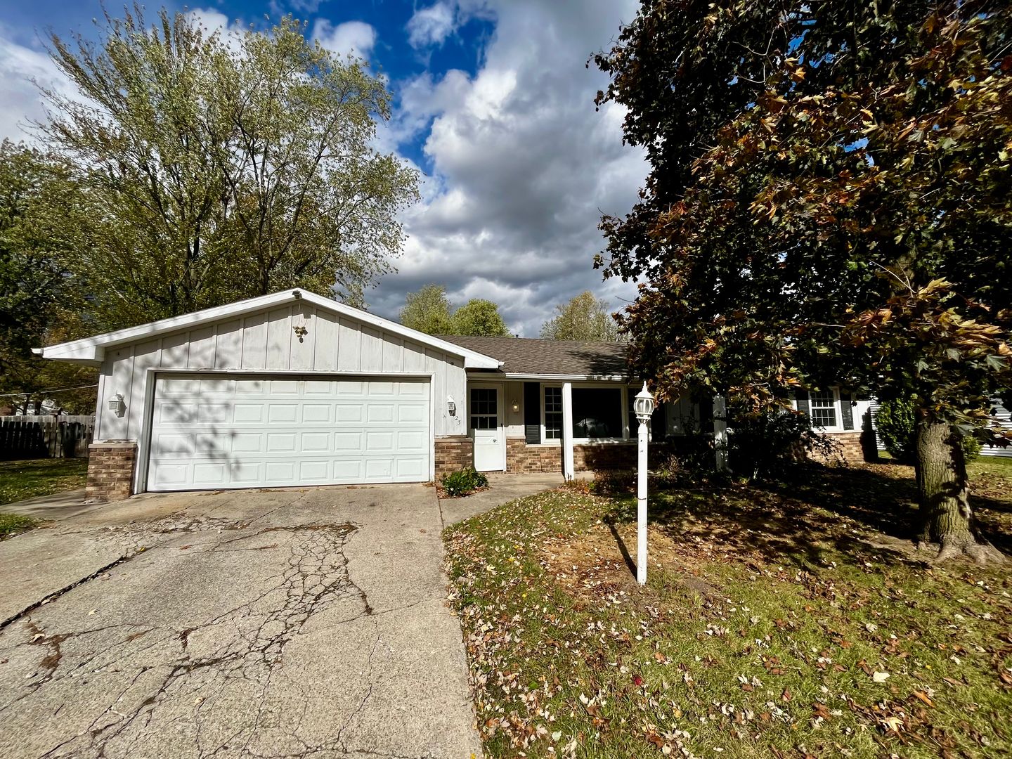 Fort Wayne House: 6423 Ashbrook Dr.