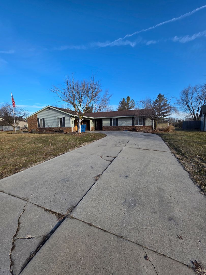 Grabill House: 13717 Ridgeview Ct