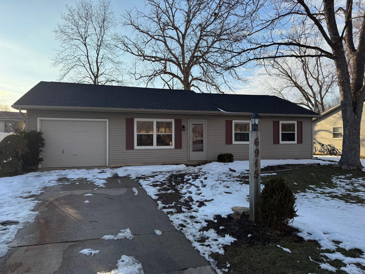 Fort Wayne House: 6915 Salge Dr