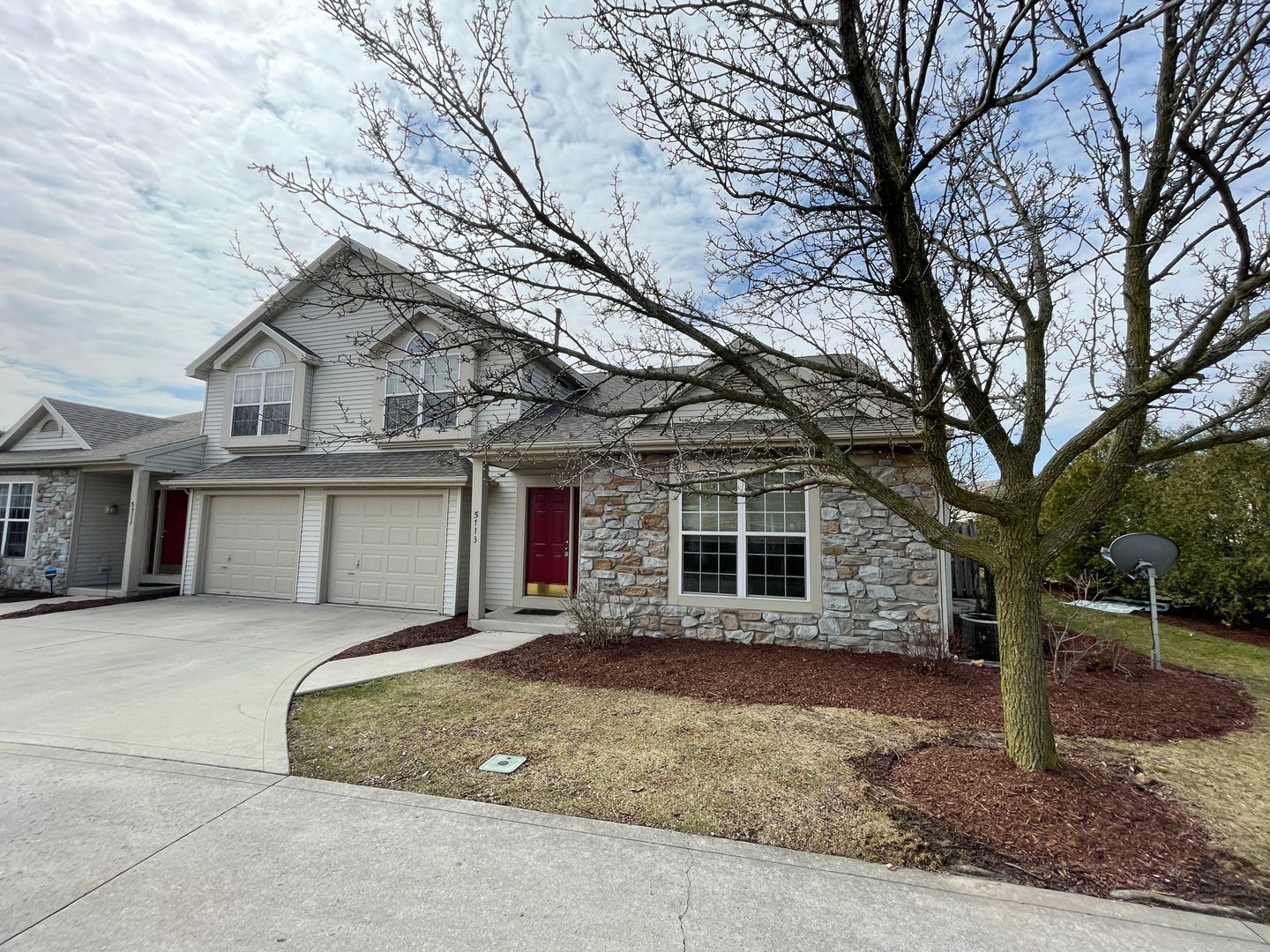 Fort Wayne Apartment: 5707-5713 Thornbriar Lane