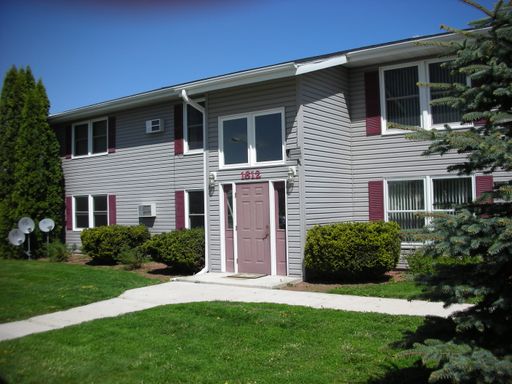 Updated Spacious 2 Bedroom 1 Bath !!