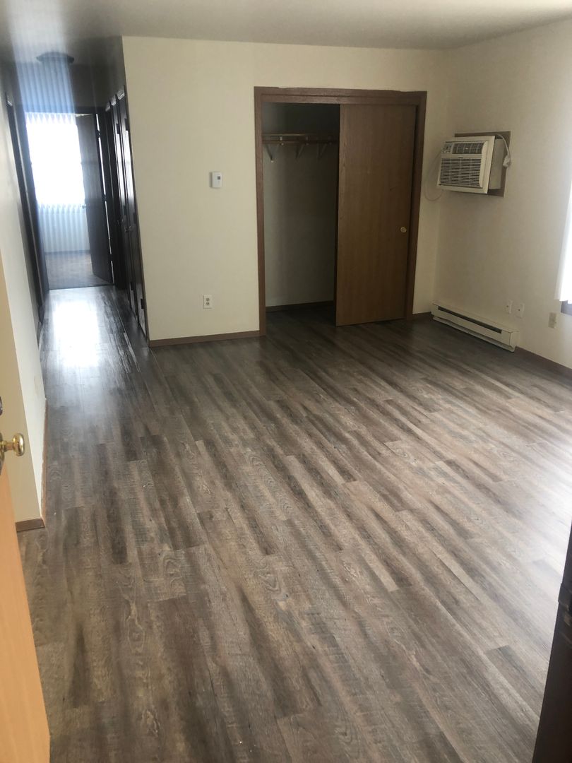 New Holstein Apartment: 1608 Coolidge St
