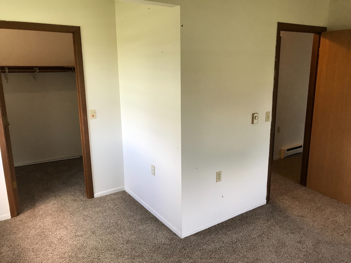 New Holstein Apartment: 1608 Coolidge St