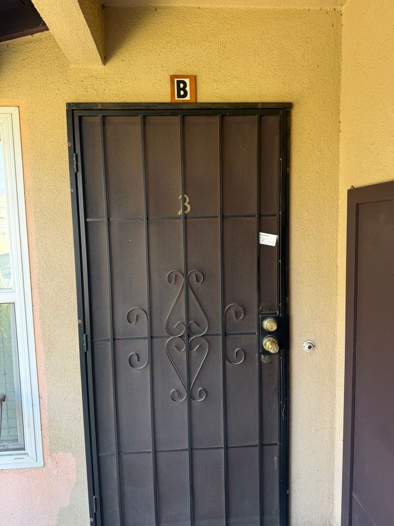Los Angeles Apartment: 180 S. Mountain View Ave.