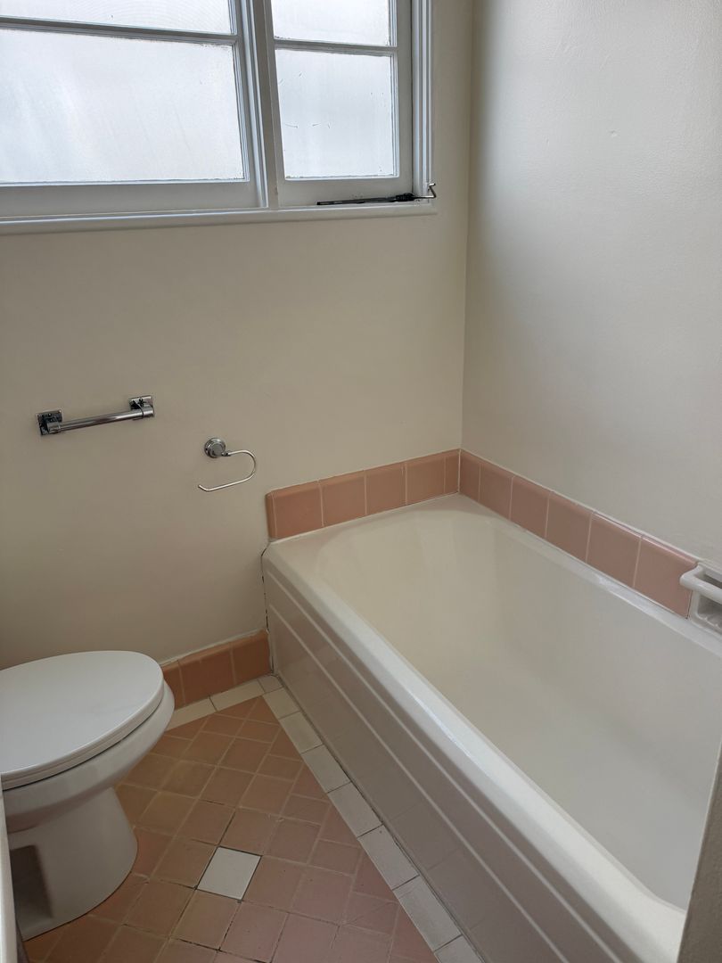 Los Angeles Apartment: 853-855 S. Hobart Ave & 3361-3369 James M. Wood Blvd