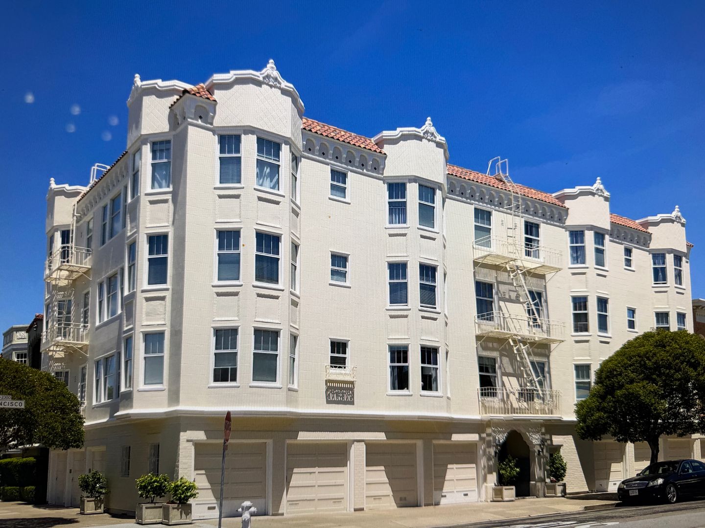 San Francisco Apartment: 2290 Francisco Street