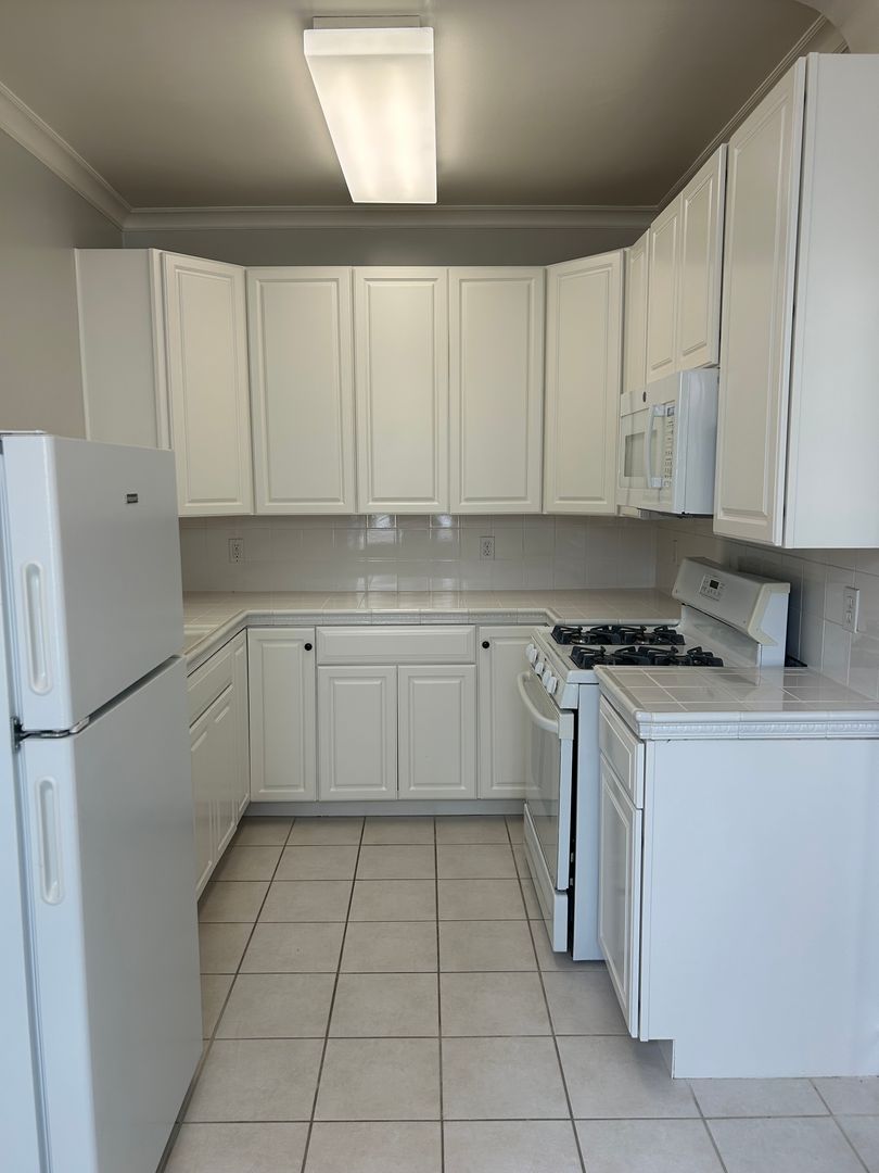 San Francisco Apartment: 2290 Francisco Street