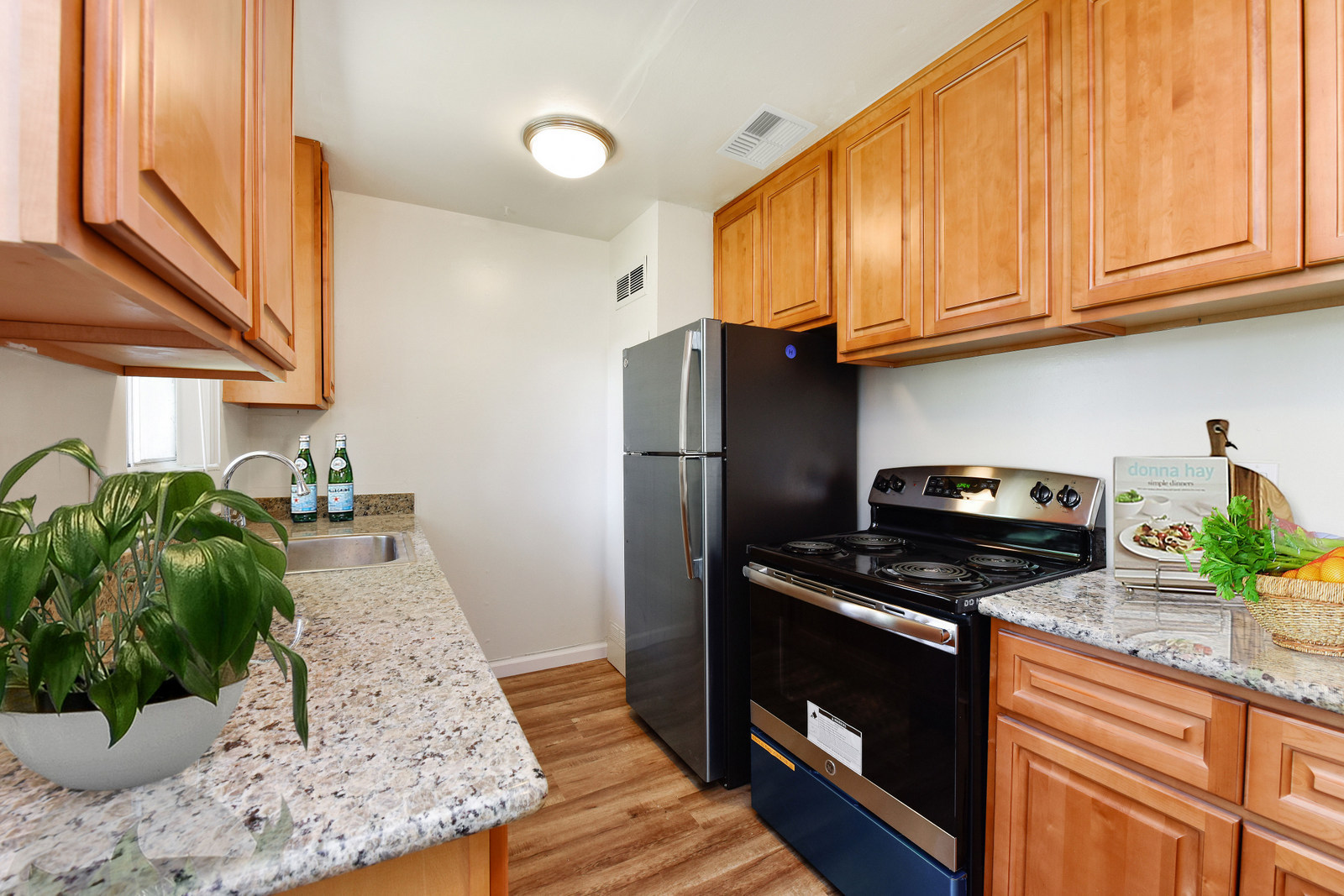 Fremont Apartment: 4737 Thornton Avenue