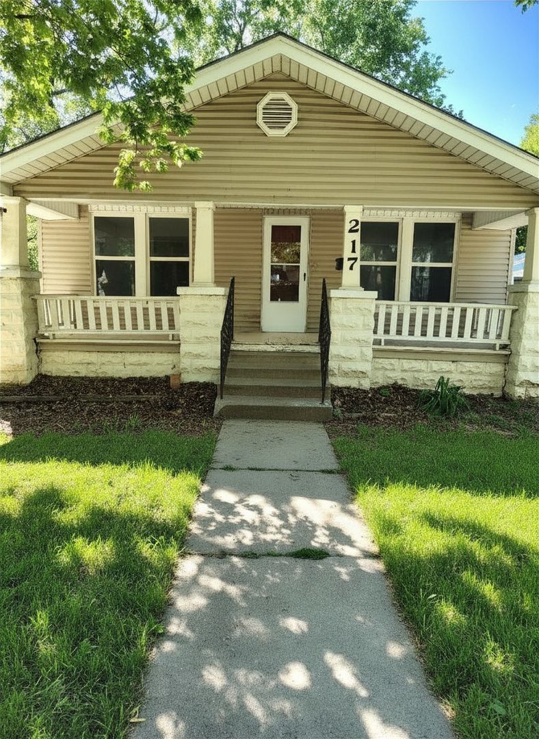 Wichita House: 217 N Martinson St