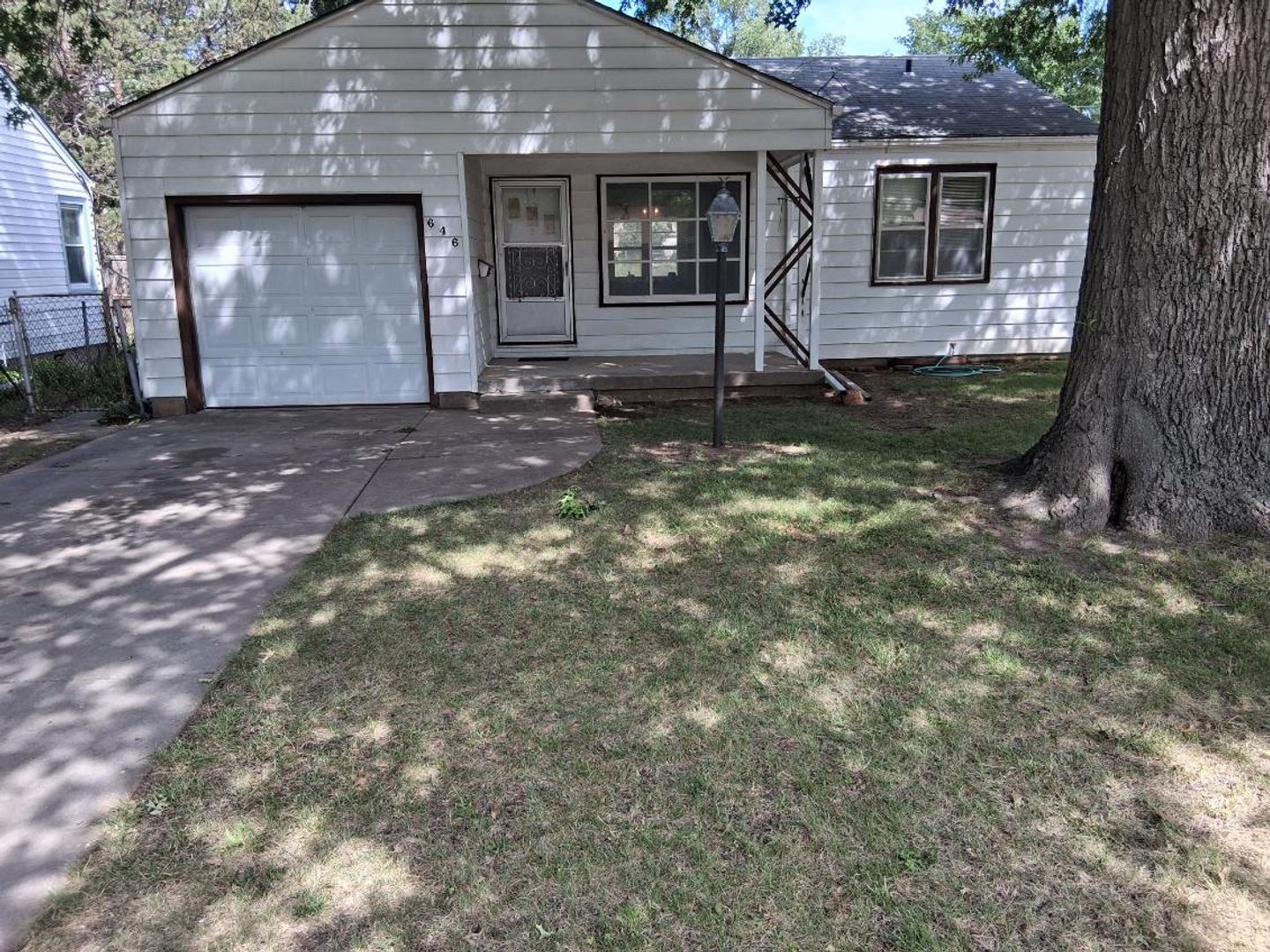 Wichita House: 646 S Pinecrest Ave, Wichita, KS 67218