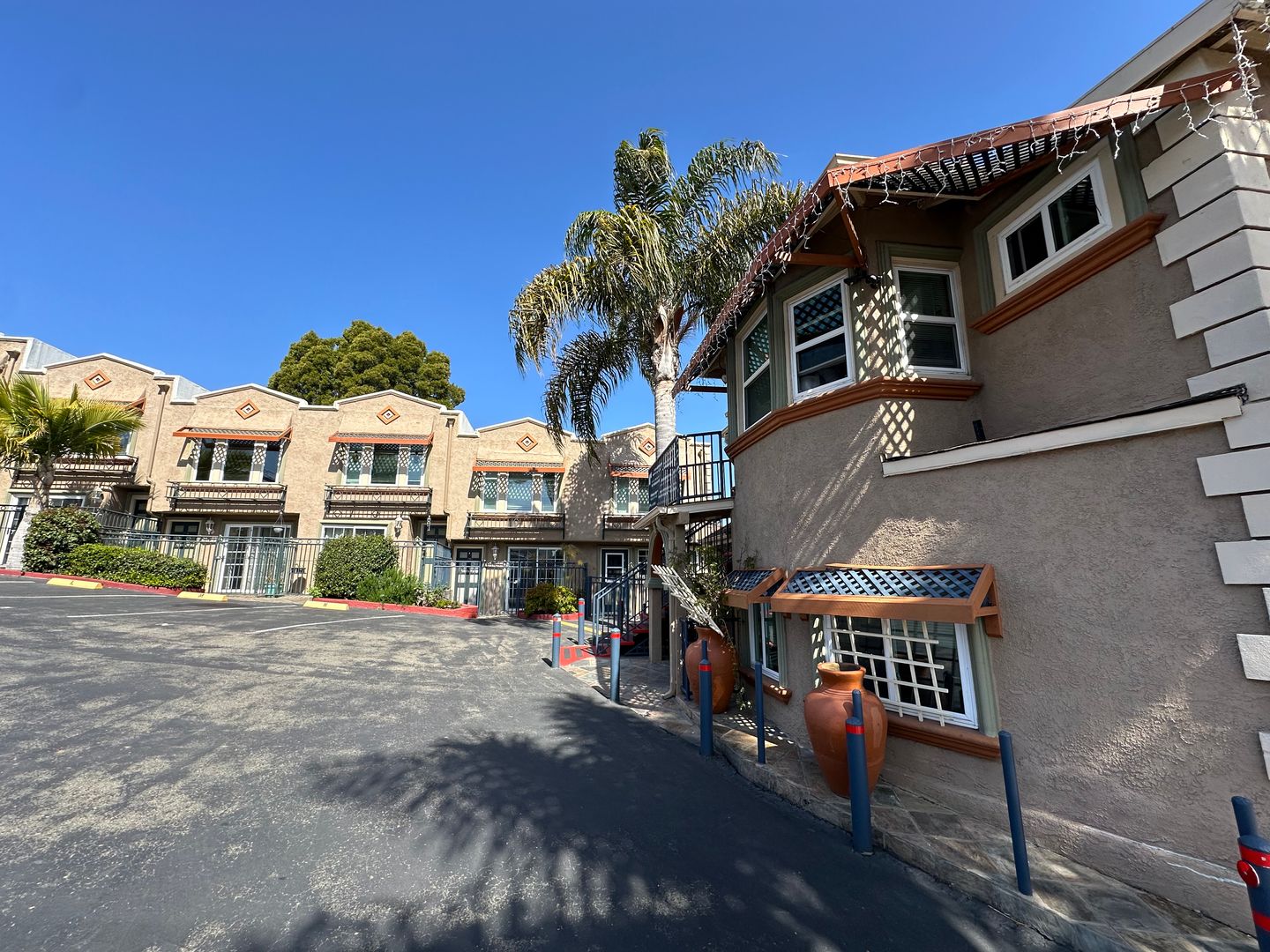 El Cerrito Apartment: 10701 San Pablo Ave