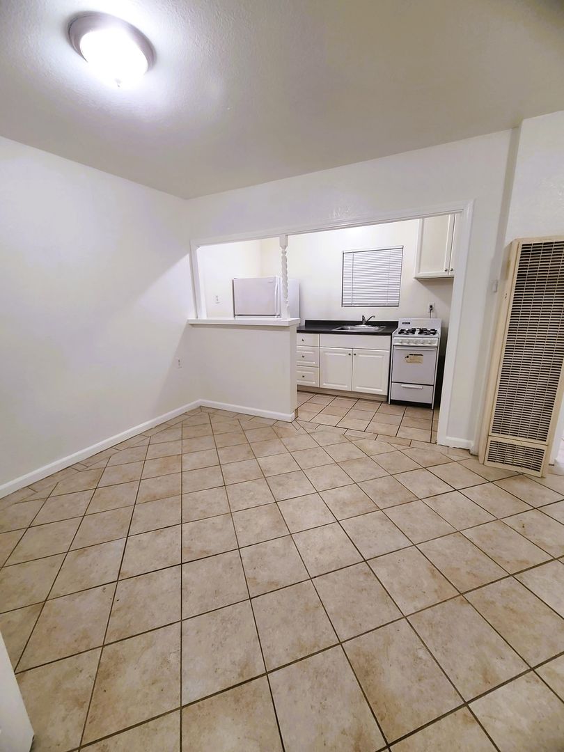 San Leandro Apartment: 1425 MacArthur Blvd