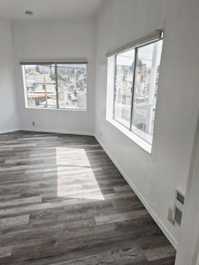 1 Month Free - Your Oakland 1-Bedroom Haven Awaits – photo 1