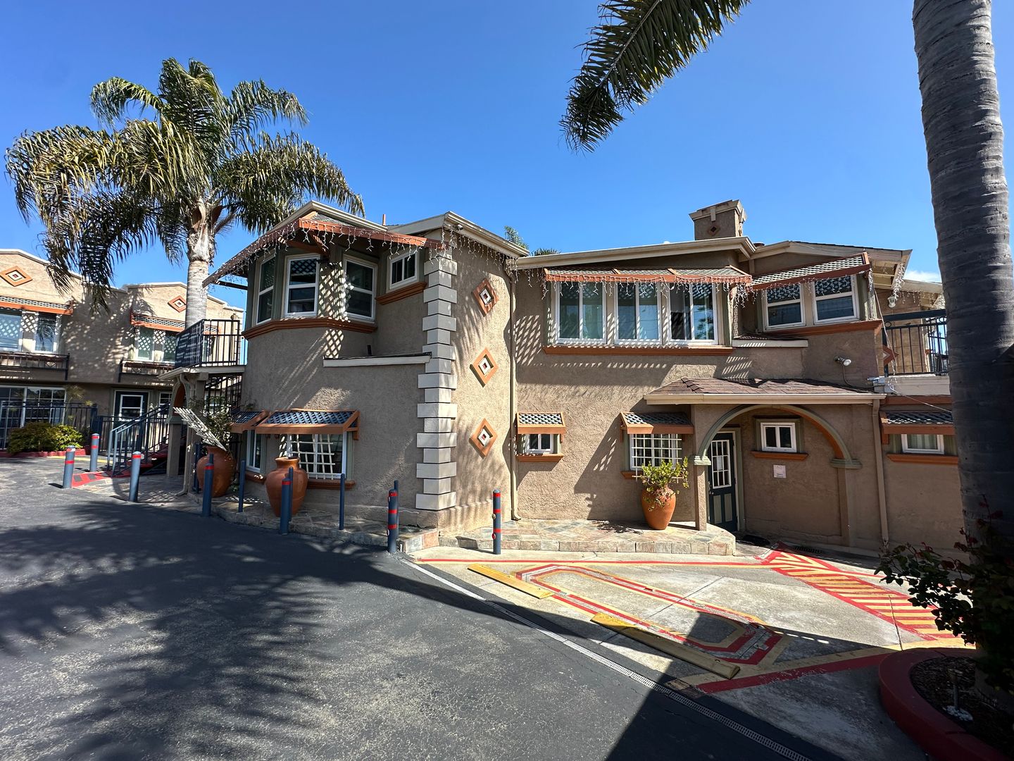 El Cerrito Apartment: 10701 San Pablo Ave