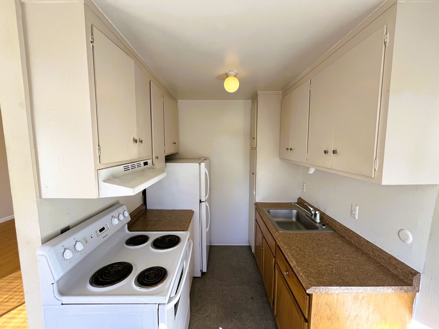 Oakland Apartment: 291 Fairmount Ave