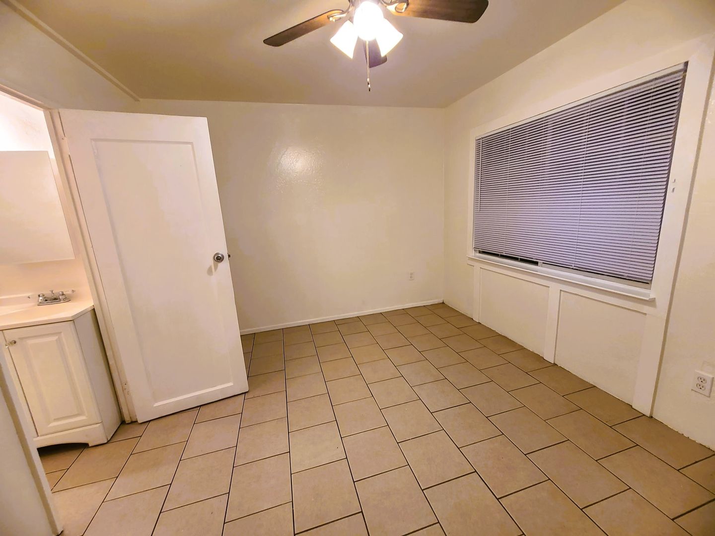 San Leandro Apartment: 1425 MacArthur Blvd