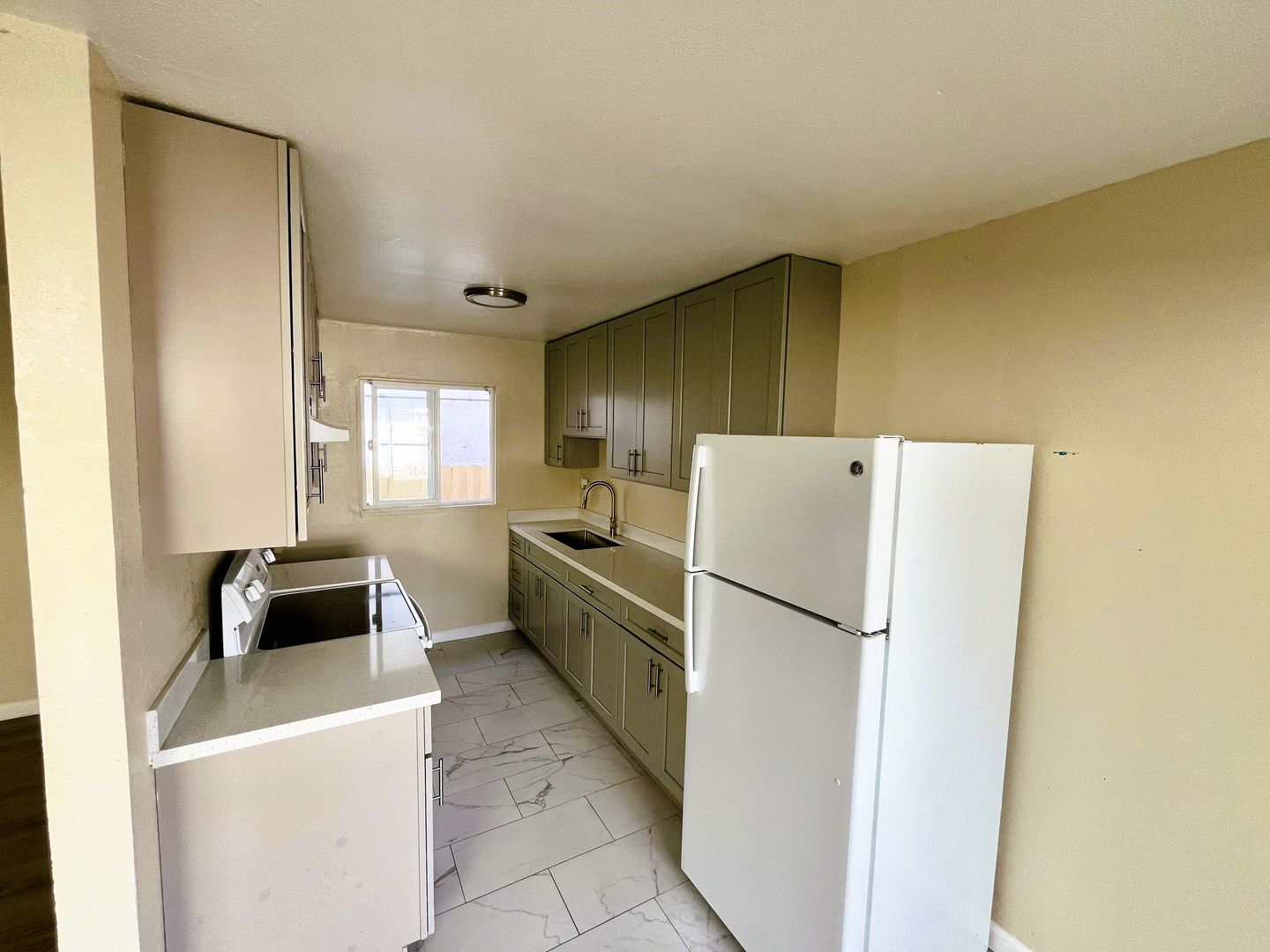 Oakland Apartment: 2825 67th Ave