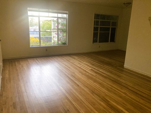 Warm & Bright 2-Bedroom Apartment with Cozy Charm in Oakland – photo 1