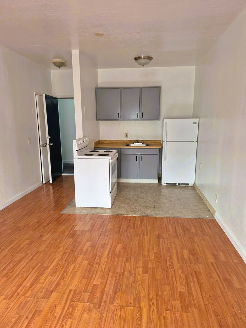 Oakland Apartment: 1811 27th Ave