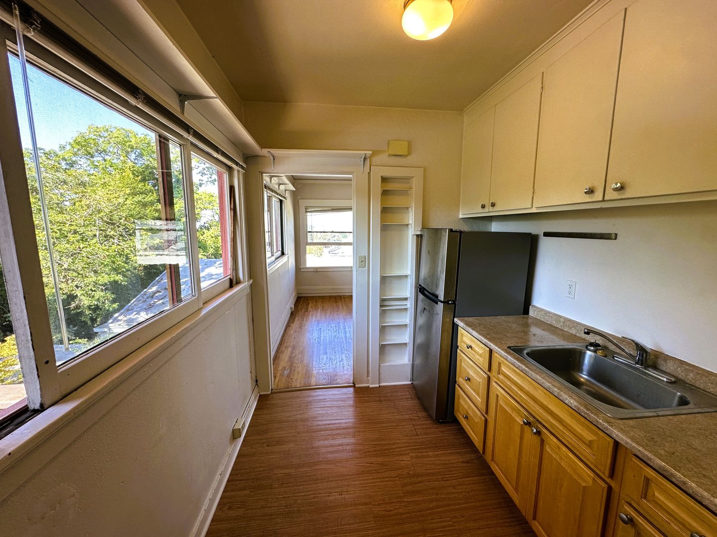 Oakland Apartment: 621 E 21st Street
