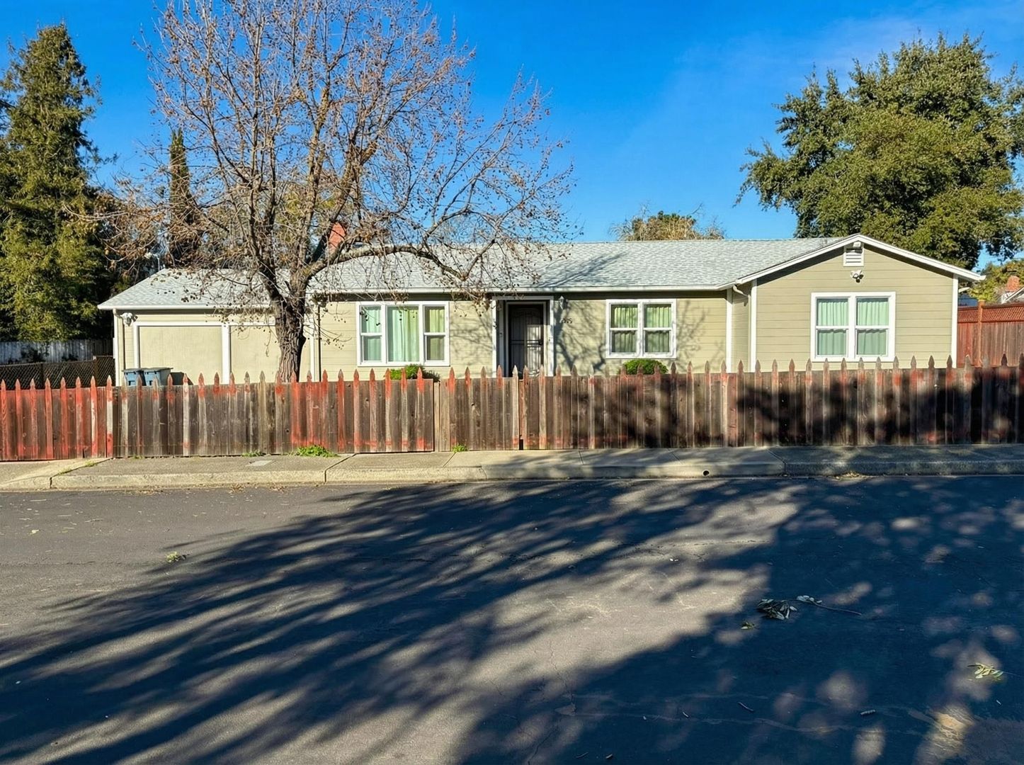 Vallejo House: 192 Hobbs Ave