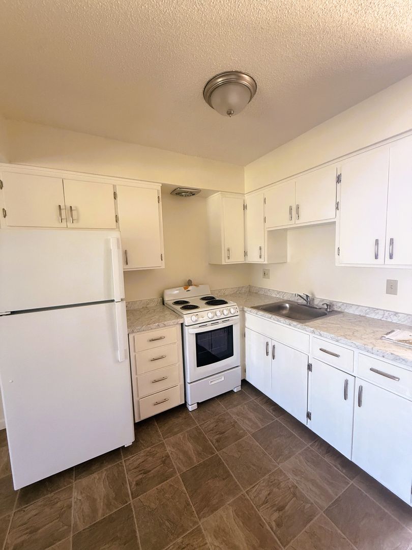 Fairfield Apartment: 1746 Kidder Ave