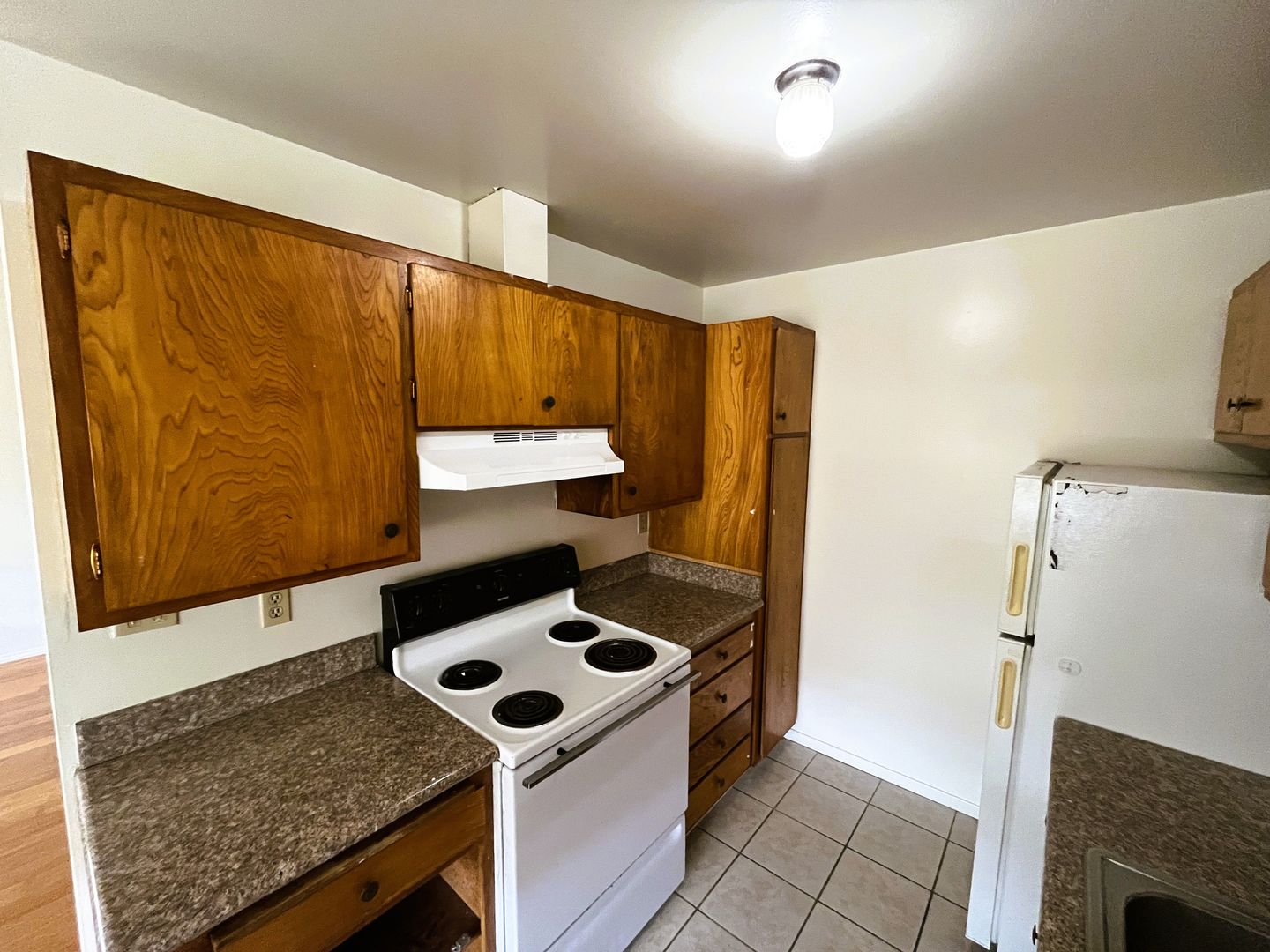 Oakland Apartment: 3778 39th Ave