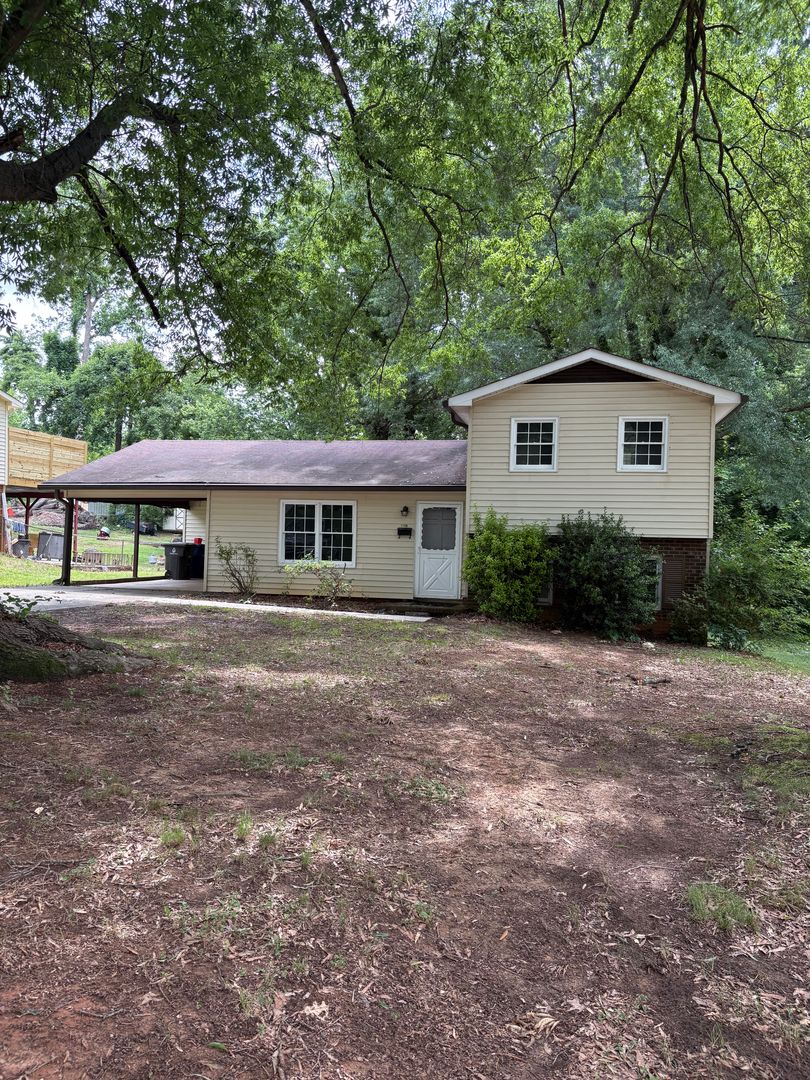 Winston Salem House: 1740 Camden Rd