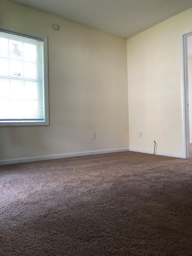 WINSTON SALEM House: 925 GILLETE ST