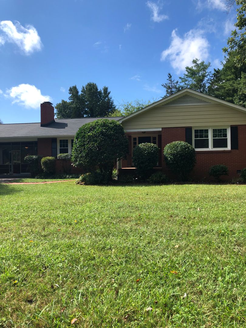 WINSTON SALEM House: 3224 ROBINHOOD ROAD