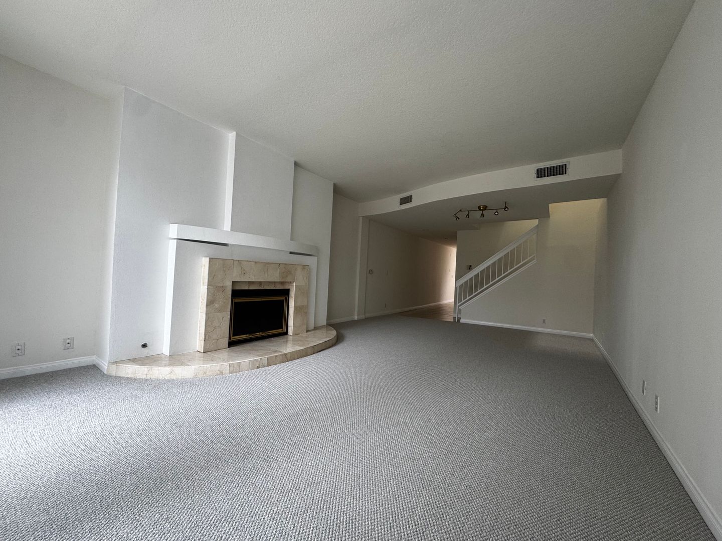 Santa Monica Townhome: 1436 20th St., #2