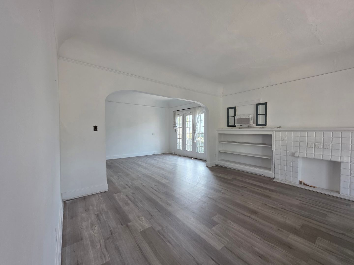 Los Angeles Apartment: 1000 - 1016 N Croft Ave