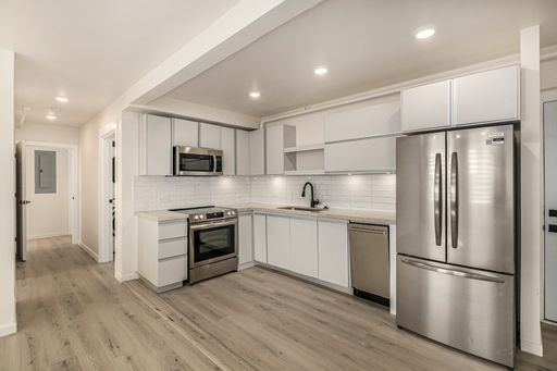 2 Bedroom/2Bath — Stylish Container Residence by Papago Park! Stacks on Polk! – photo 1