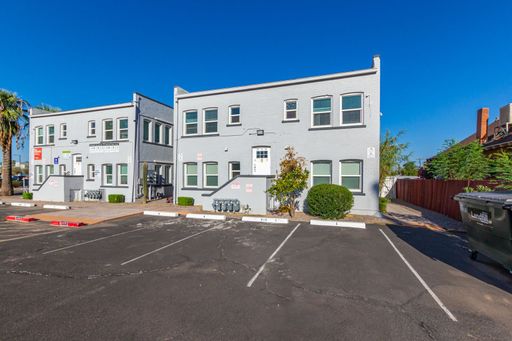 Embrace Downtown Living in this Chic Historic 1 Bed 1 Bath! Walk to plenty of restaurants and shops! – photo 1