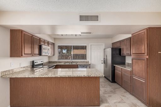 Discover Comfort and Style: Charming 3 Bed 2 Bath Home in the Heart of Chandler! – photo 1