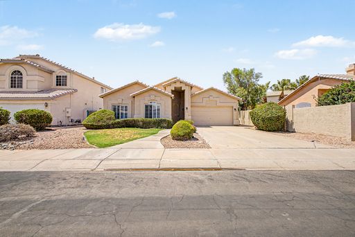 Spacious Palm Valley Living: 3 Bed, 2 Bath Home in the City of Goodyear! – photo 1