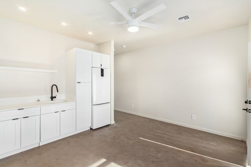 1 Bed 1 Bath Apartment in Garfield Historic – photo 1
