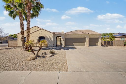 Beautiful Spacious Living in Trailside Point: A 3 Bed, 3.5 Bath Equestrian Estate Retreat – photo 1
