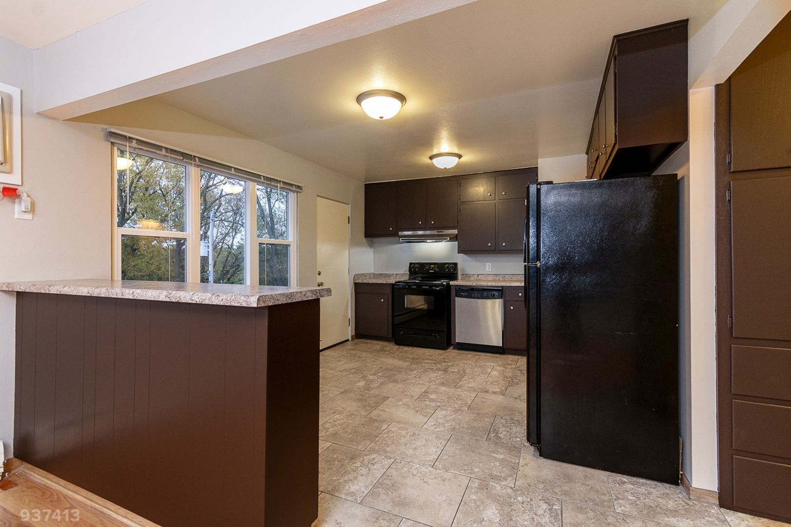 Madison Apartment: 9 Bluebird Ct