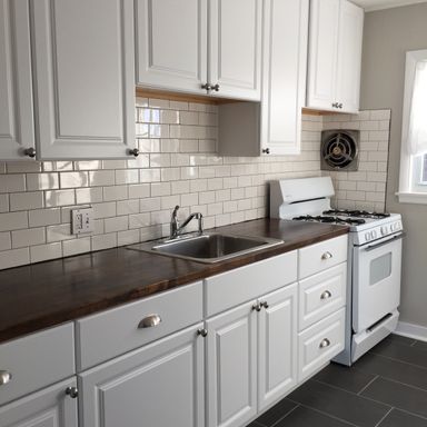 Newly Remodeled 2 Bed/1 Bath in Great Location! – photo 1