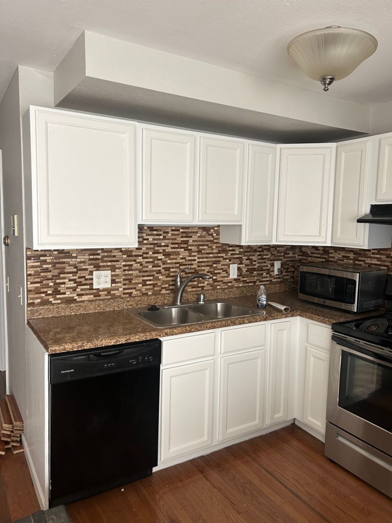 Madison Apartment: 4250 Lumley Rd