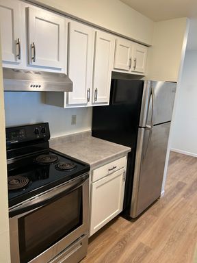 *SUBLET OPPORTUNITY*Quiet 1bed/1bath on W Main St Wauankee – photo 1