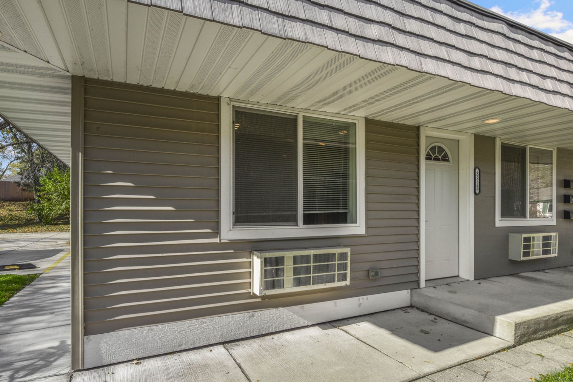 Madison Apartment: 3315-3325 Wells Ave