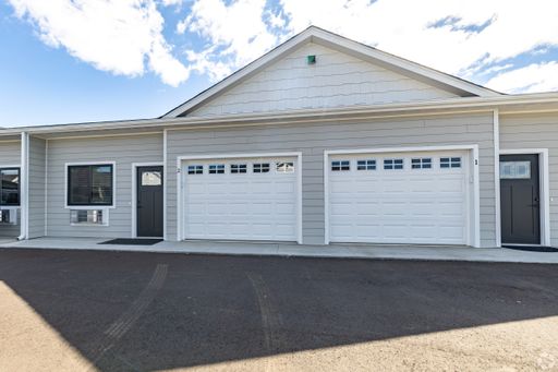 Brand New 2 Bedroom, 2 Bathroom Townhome with Attached Garage – New Richmond, WI ✨ FREE Applications!