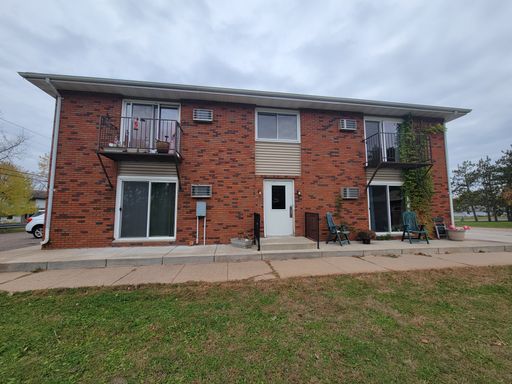 2 Bedroom / 1 Bathroom Upper-Level Apartment with Private Balcony