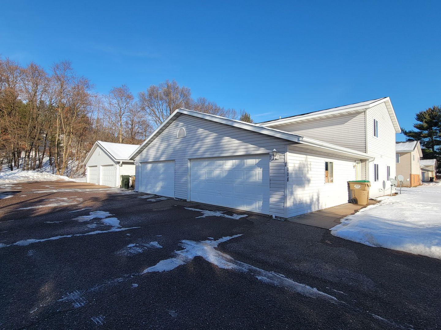 Chippewa Falls Apartment: 1008 Dutchman Dr