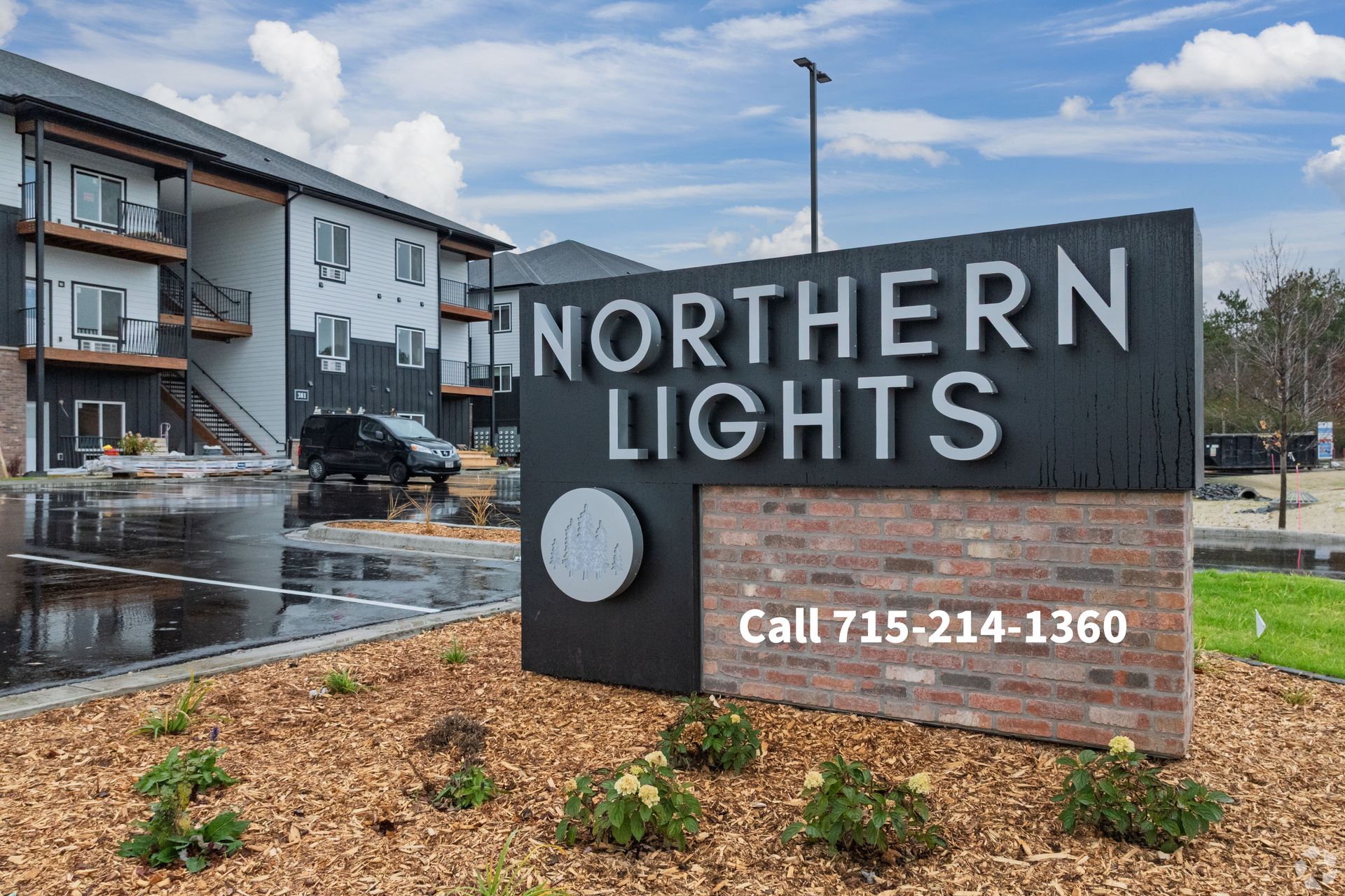 Chippewa Falls Apartment: 381 Chippewa Mall Dr.
