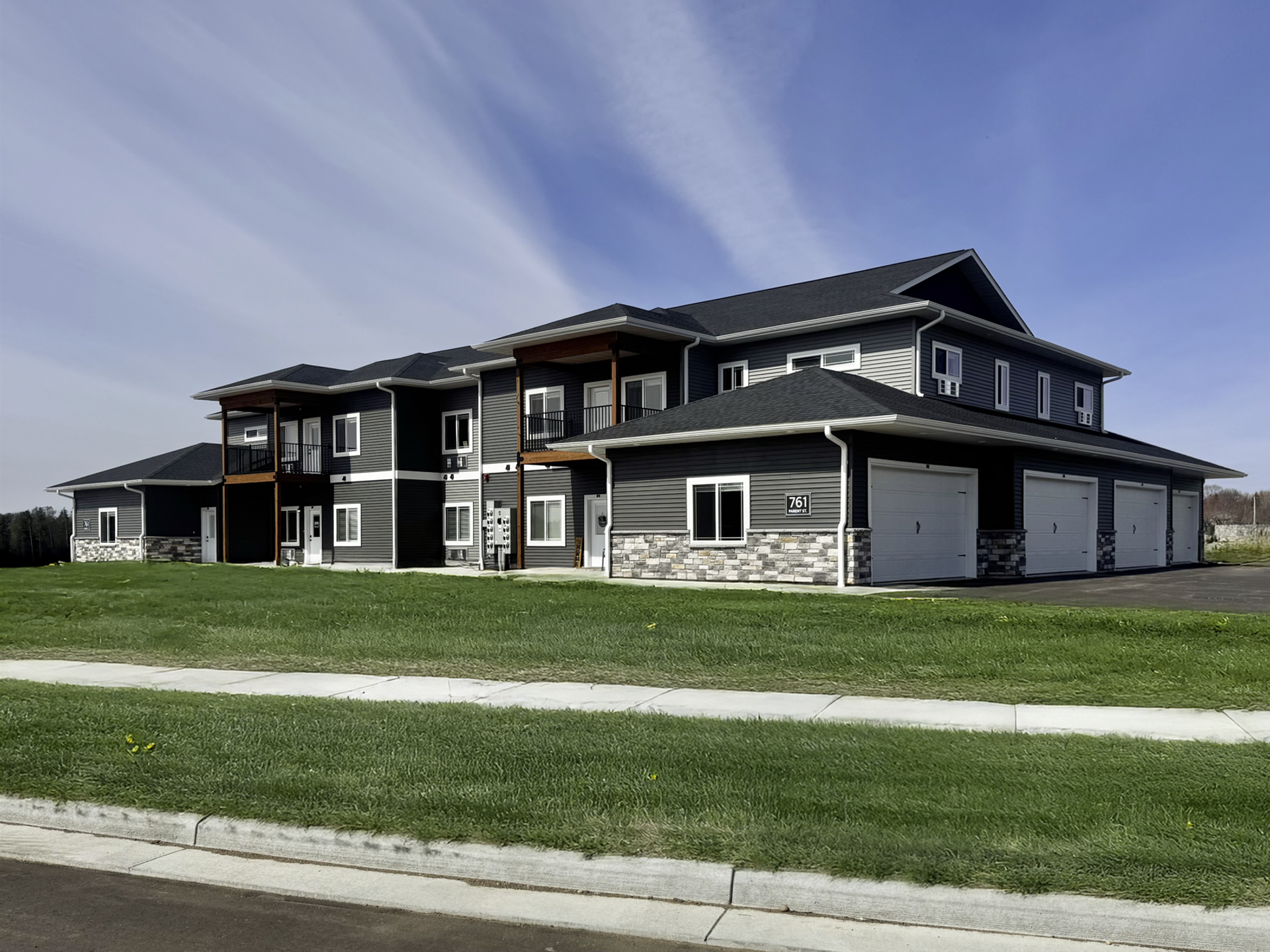 Somerset Townhome: 761 Parent Street