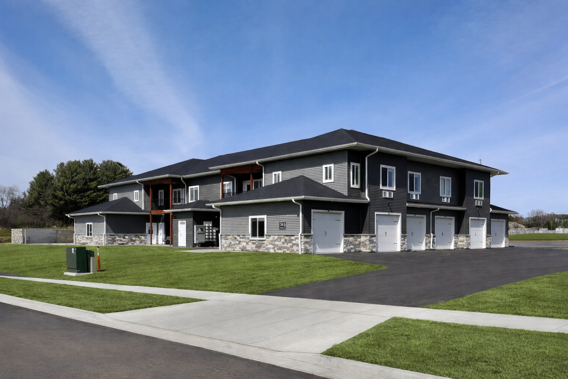 Somerset Townhome: 764 Meridian Street