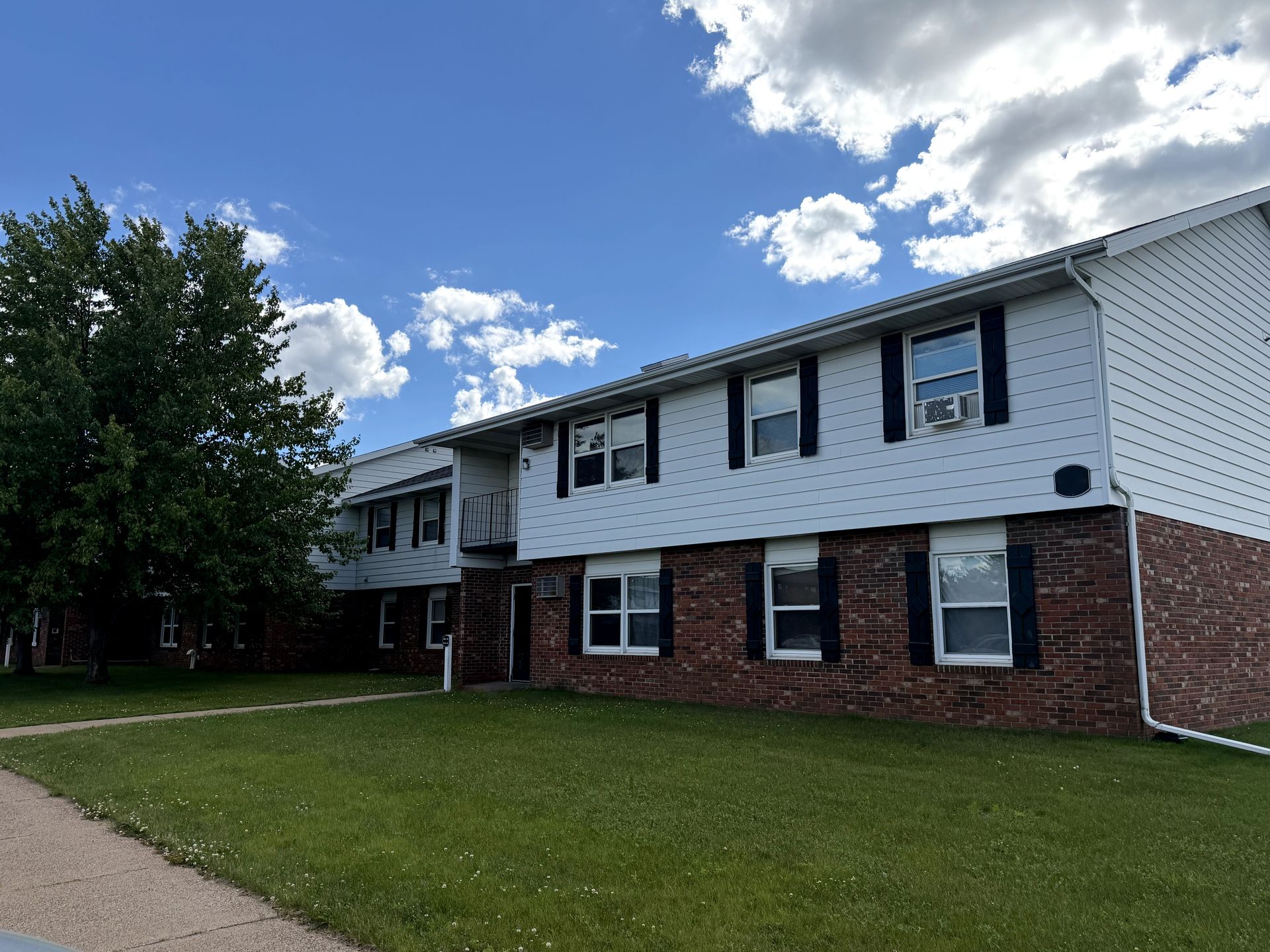 Eau Claire Apartment: 1032 Imperial Circle